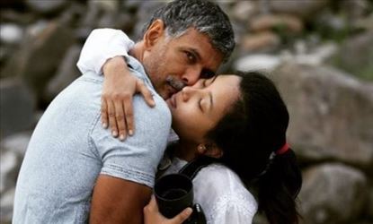 ঠোঁটে চুম্বন, মিলিন্দ-অঙ্কিতার ঘনিষ্ঠ ভিডিয়ো ভাইরাল
